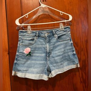 American Eagle Outfitters Blue Jean Shorts Classic Cuffed Design pink rose patch